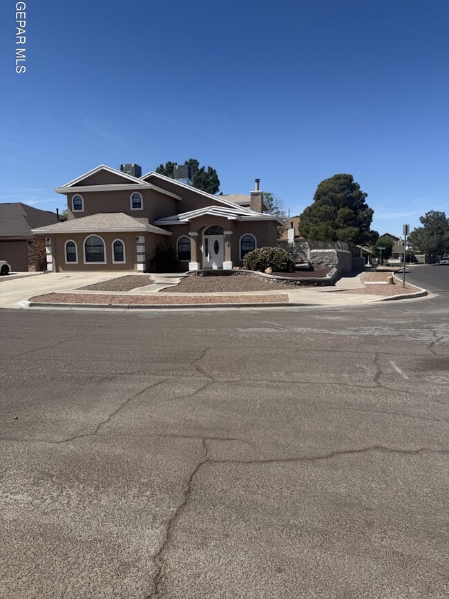 Building Photo - 12000 Ivory Gate Way