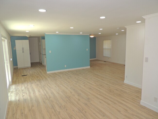 Photo - 409 Windfield Ct