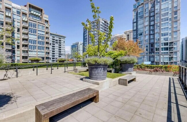 Photo - 1088 Richards St