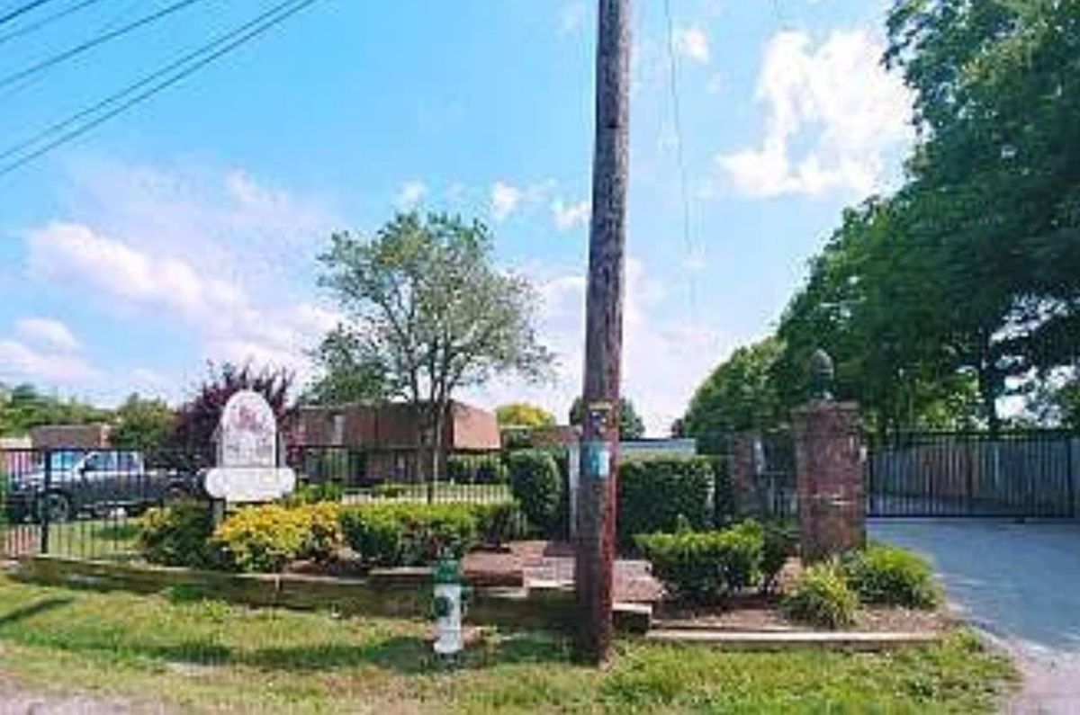 Photo - 420 Walton Ln, N80