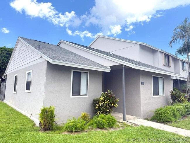 3808 Inlet Cir