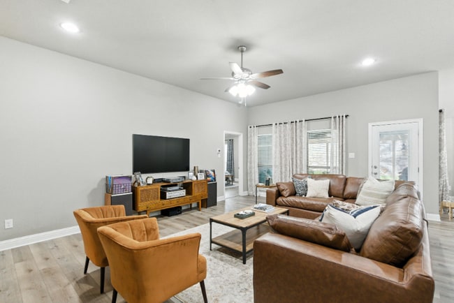 Photo - 1629 Town Creek Cir