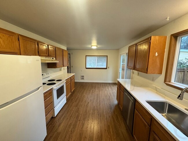 Photo - Bothell Duplex w/ Spacious Yard