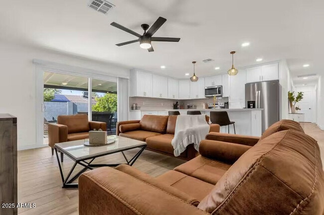 Photo - 2452 E Manhatton Dr