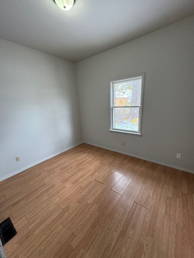 Photo - 1916 High St