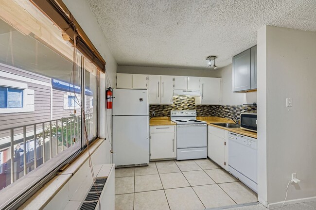 Photo - 3161 Madison Ave