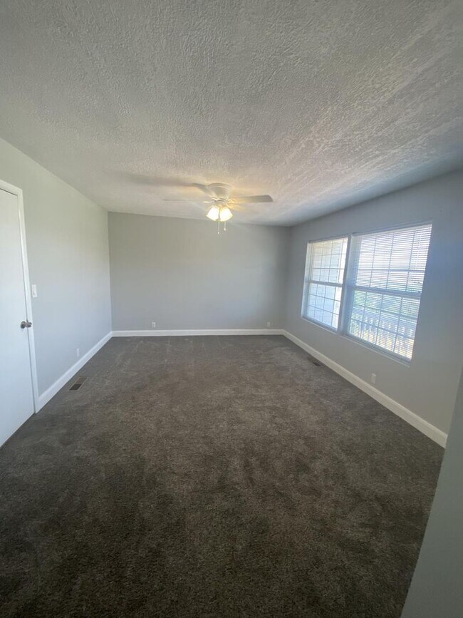 Photo - 36 W 250 N