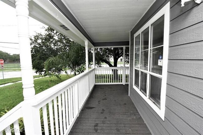 Photo - 3 br, 2.5 bath House - 3420 W Minnehaha St...