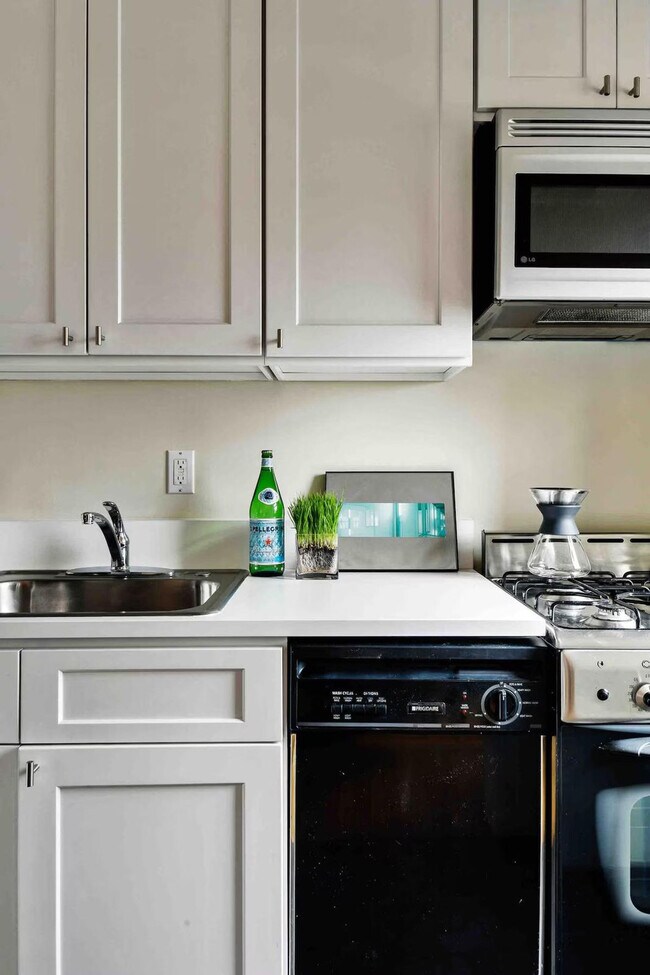 Photo - 331 E 9th St Unidad ID1358389P