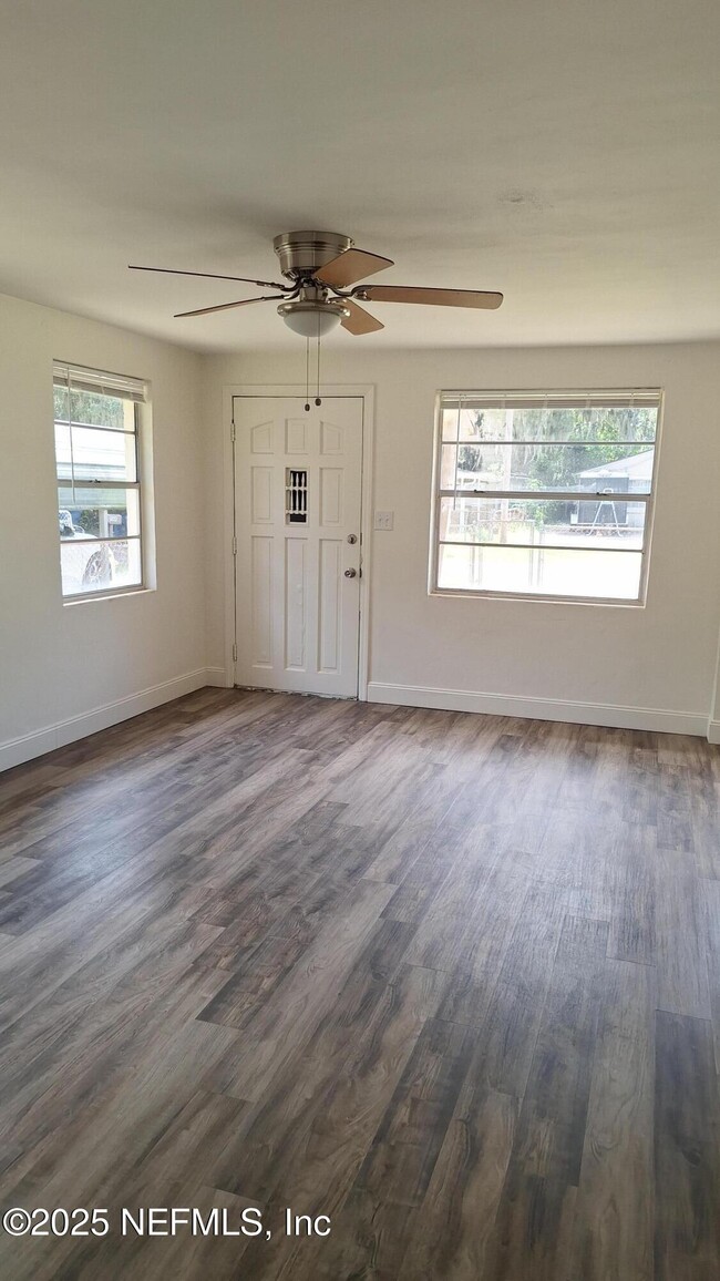 Photo - 9043 8th Ave