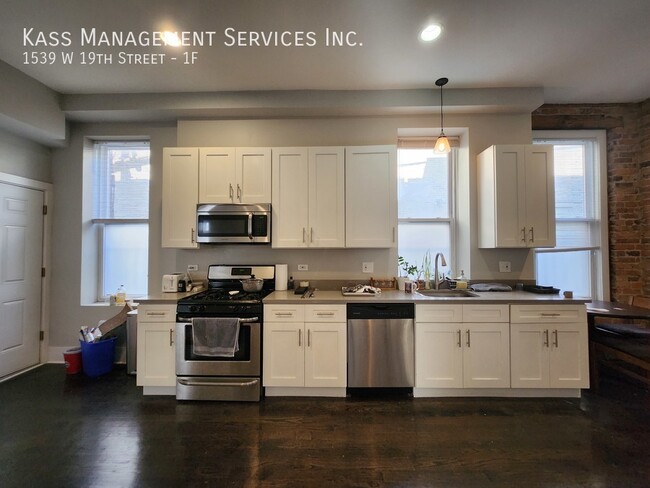 Photo - 1539 W 19th St Apartment Unit 1F