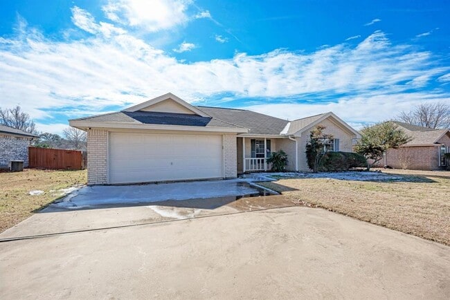 Building Photo - 1105 E Johnson St