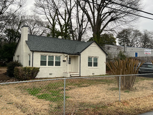 Photo - 810 W Rankin Ave