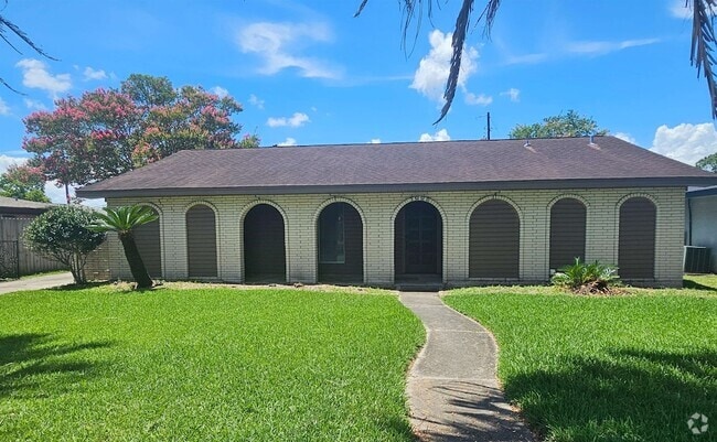 Building Photo - 3008 Tipps Dr Rental
