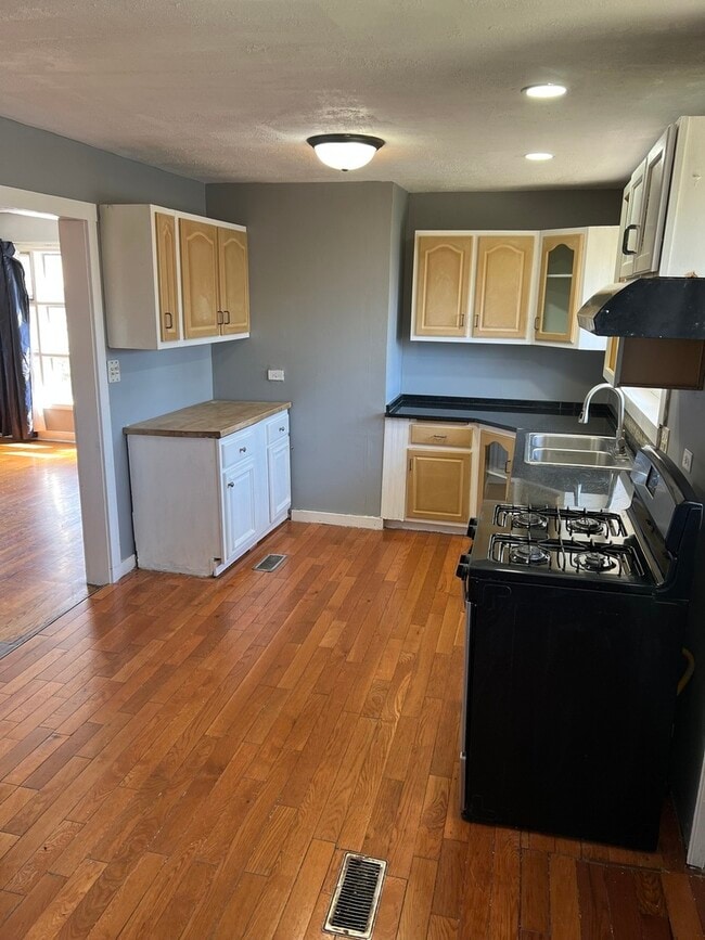 Photo - 8856 S Washtenaw Ave
