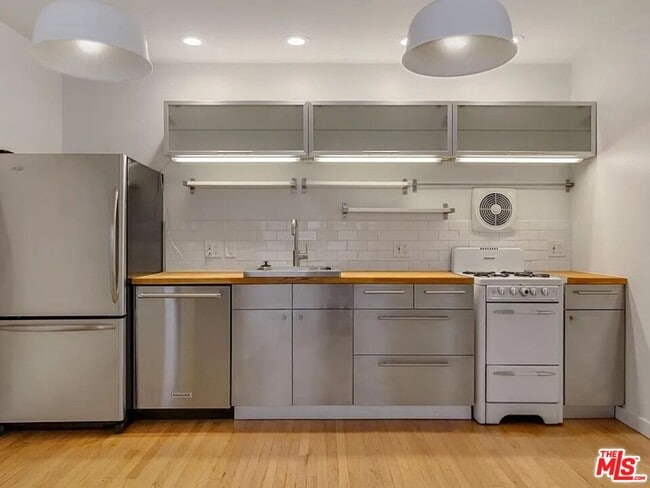 Photo - 906 Venezia Ave