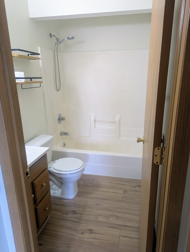 Photo - 635 Hall St
