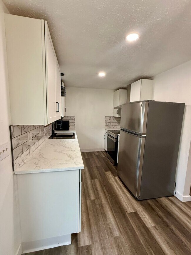 Photo - 4905 - York Duplex Unit 2