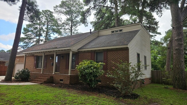 Building Photo - 445 W Chickasaw Rd