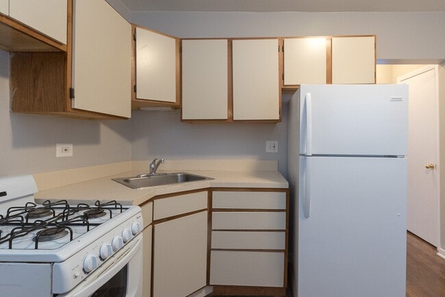 Photo - 5748 N Winthrop Ave Unit 203