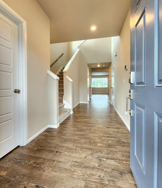 Building Photo - Marysville 4 Bedroom Home Pet Friendly!