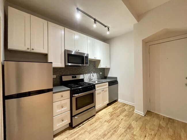 Photo - 2832 W Palmer St Unit G2