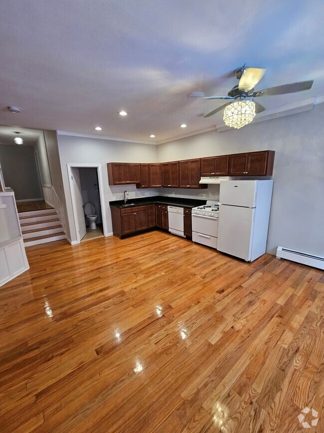 Building Photo - NEW 3 BED LISTING IN THE NORTH END!!! Rental