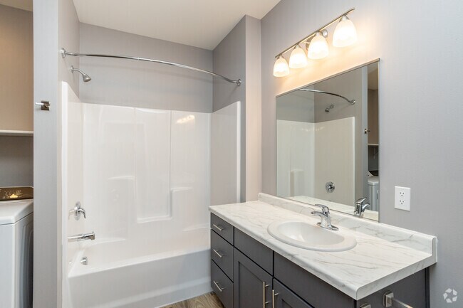 1BR, 1BA - 664SF - Bathroom