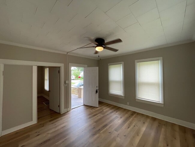 Photo - 2155 S 13th St