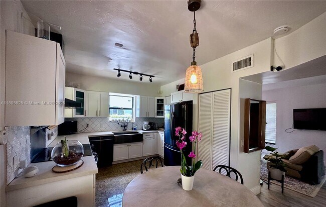 Photo - 742 NW 50th St