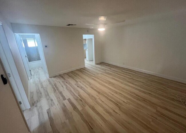 240 NE 12th St