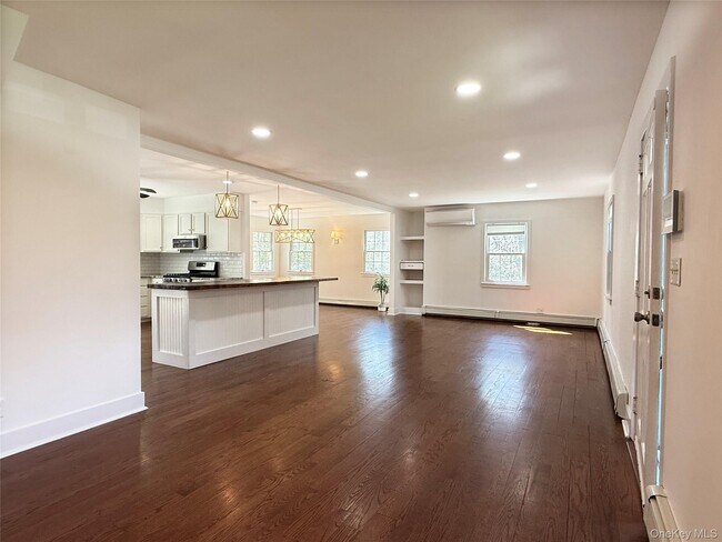 Photo - 18 Bayles Ave