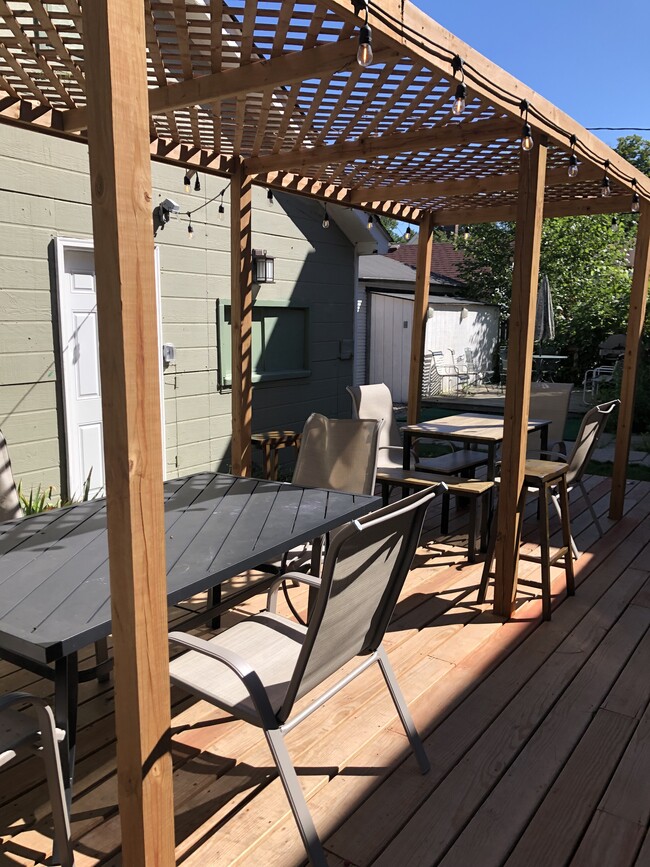 Mobiliario de patio Portabicicletas Iluminación exterior - 1117 Foster St