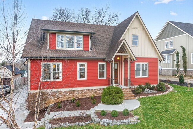 Photo - Great location, less than one mile from Historic Downtown Franklin.