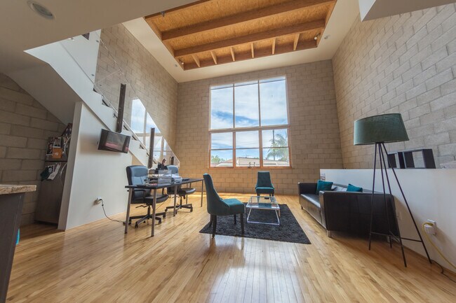 Building Photo - 717 N Cahuenga Blvd Unit B5