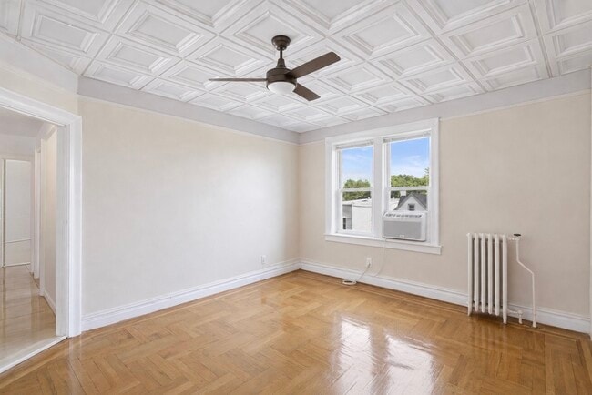 Living Room Angle 2 - 3718 Park Ave Unit D2