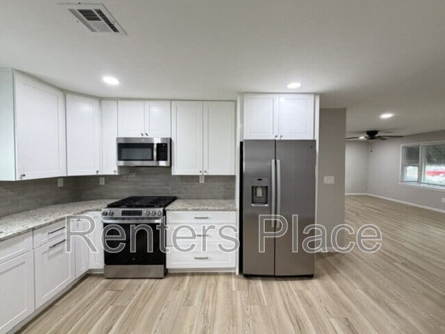 Photo - 711 N Main St