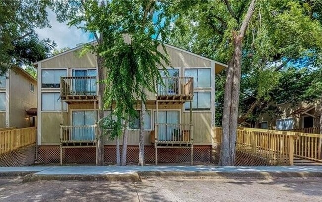 Building Photo - 1218 Holik Dr Unit B