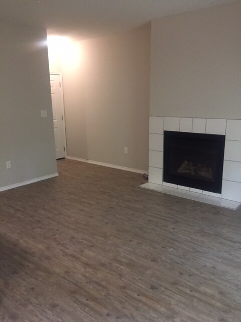 Building Photo - 3839 Dry Creek Dr Unit 109