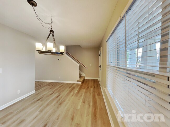 Photo - 4453 Frost St