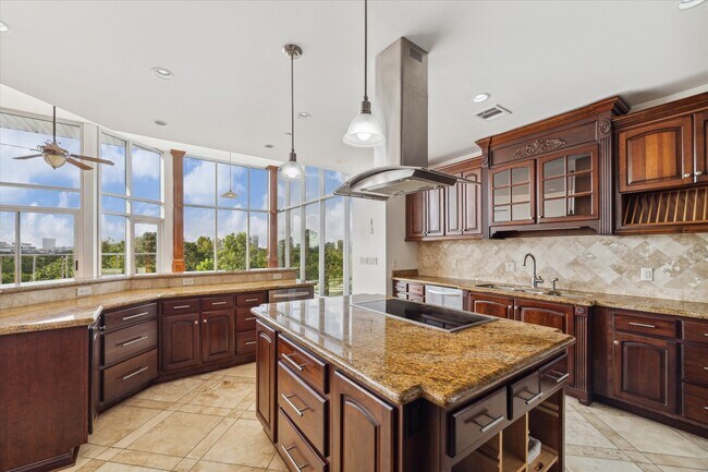 2515 Washington Ave Unit A