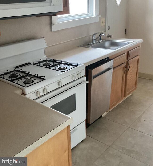 Photo - 1917 W High St