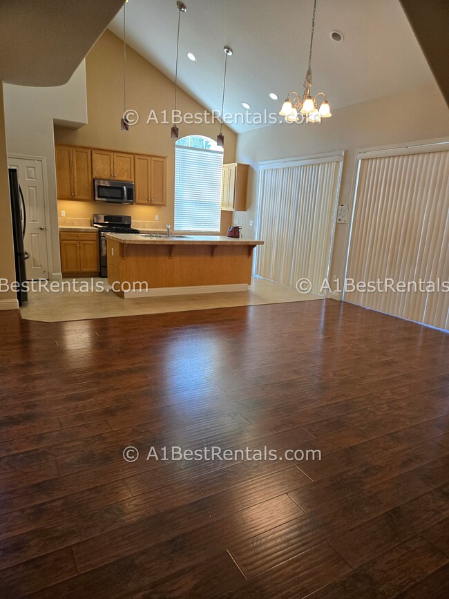 Photo - 1271 Grange Way