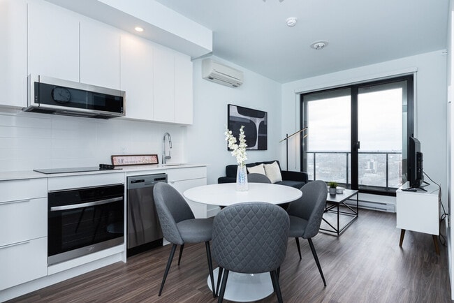 Building Photo - 1350 Boul. René-Lévesque O