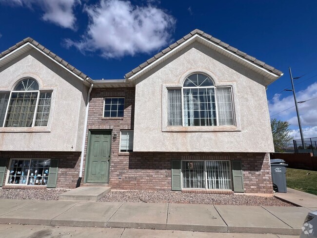 Building Photo - 652 N 2720 E Unit #4 Rental