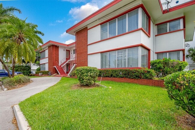 Photo - 10081 W Bay Harbor Dr Unit 4