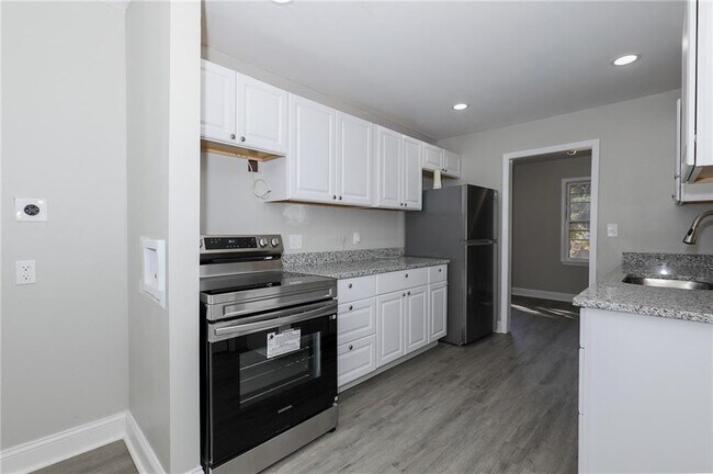 Photo - 1052 Holly Cir