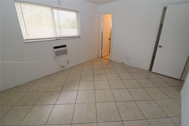 Photo - 59 NW 37th St Unit 1