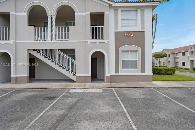 Building Photo - 2524 SE 16th Rd Unit 100