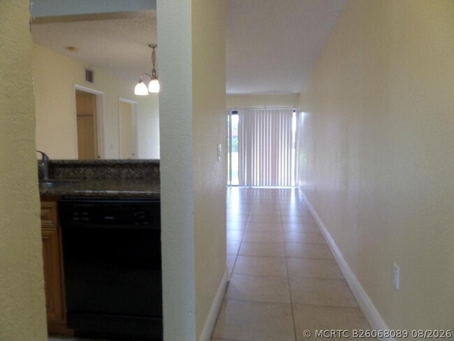 Photo - 1524 Lake Crystal Dr Unit B